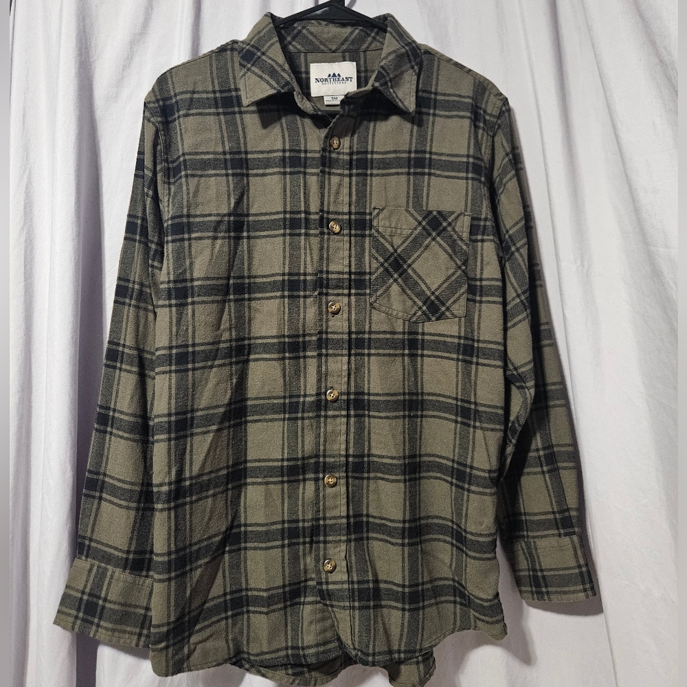 Northeast Outfitters Green/Black Flannel Mens Small‎